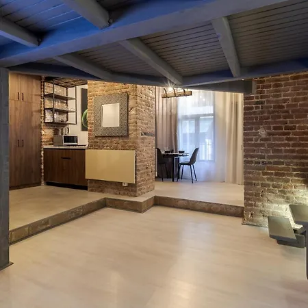 Lesi With Terrace Apartment