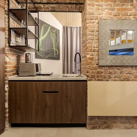 Lesi With Terrace Apartment