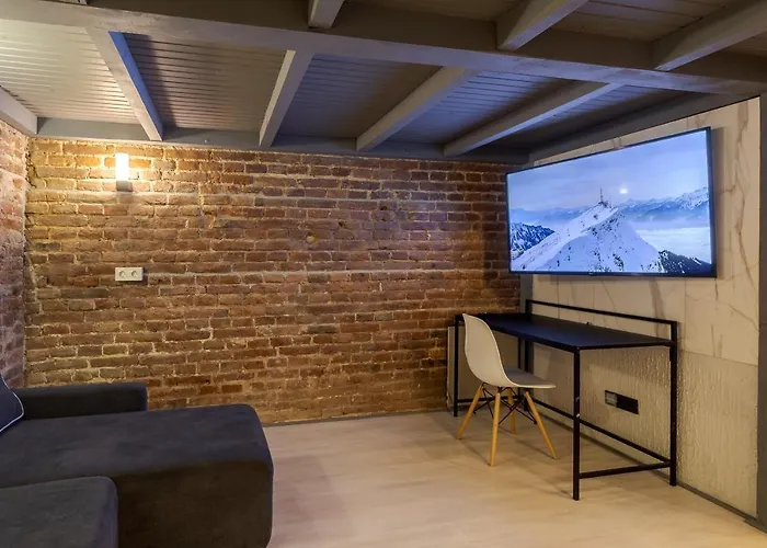 Lesi With Terrace Apartment